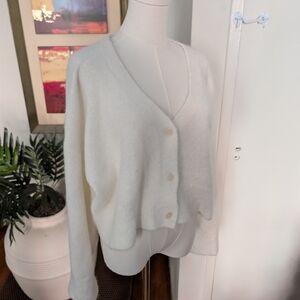 🍒 𝑷𝑹𝑰𝑪𝑬 ↓ Calvin Klein Jeans Soft White Cardigan